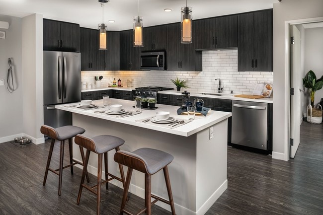 Pierside South apartments — community photo - Pierside South