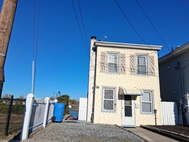 Building Photo - 53 Edgewater ave