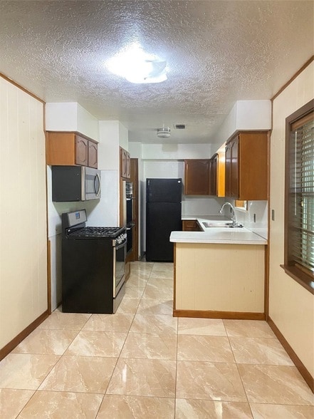 Building Photo - 2609 Raspberry Ln