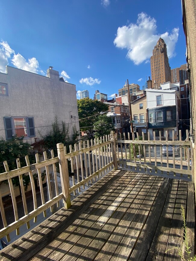 Building Photo - 412 S 15th St
