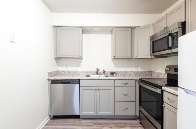 Building Photo - 15249 Broadwater Cir