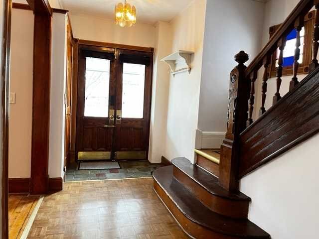 Foto del edificio - 8 Parker Ave