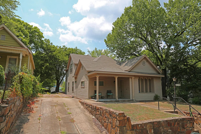 Primary Photo - Stunning three-bedroom, two-bathroom home