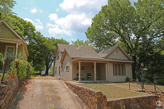 Building Photo - 102 S Schiller St