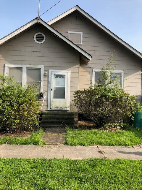Primary Photo - 4 Bedroom, 2 Bath in Orange!