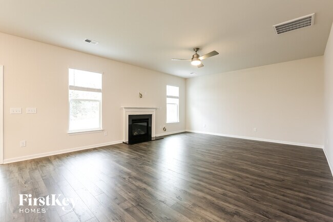 Foto del edificio - 546 Hillpark Ln