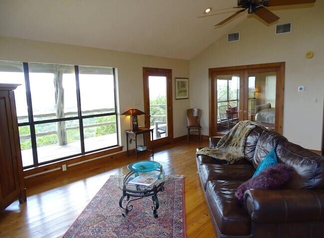 Foto del edificio - 919 Little Ranches Rd