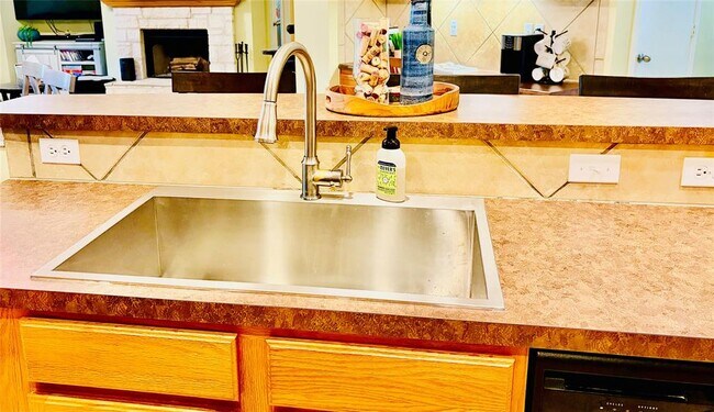 Foto del edificio - 18720 Royal Pointe Dr