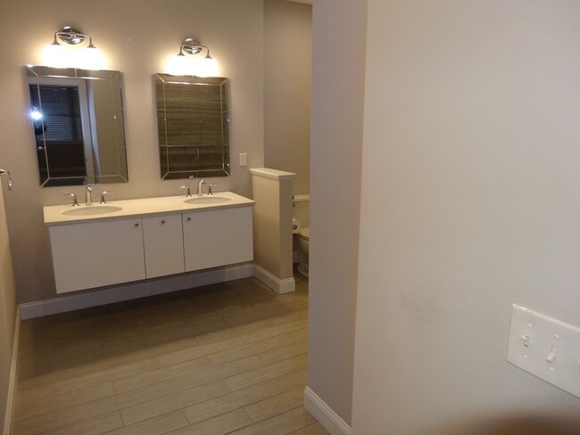 Foto del edificio - 2 Inwood Dr