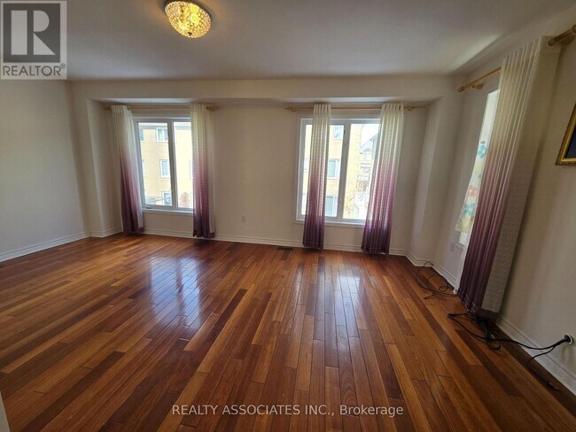 Photo du bâtiment - 1075 Ellesmere Rd