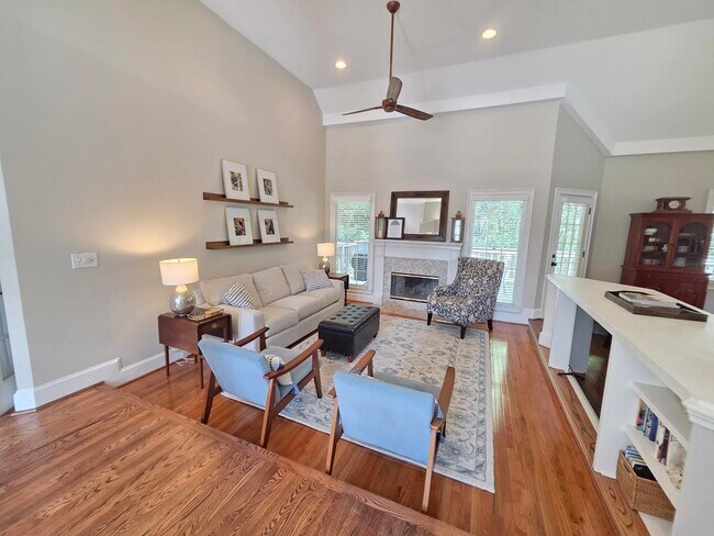 Foto del edificio - 2185 Briarlake Trace