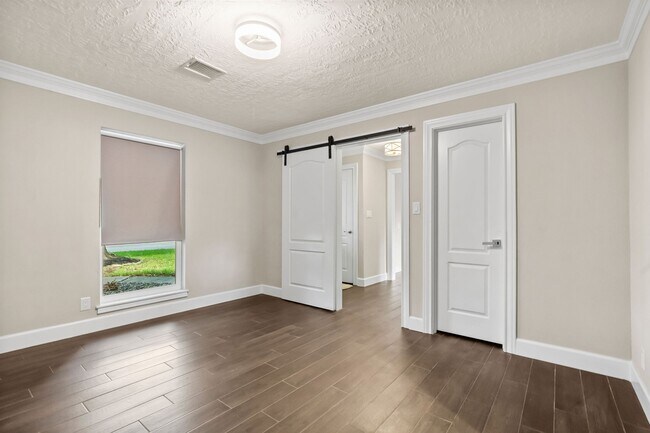 Foto del edificio - 11715 Park Creek Dr