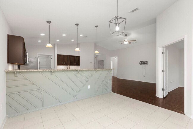 Building Photo - Available March 2nd