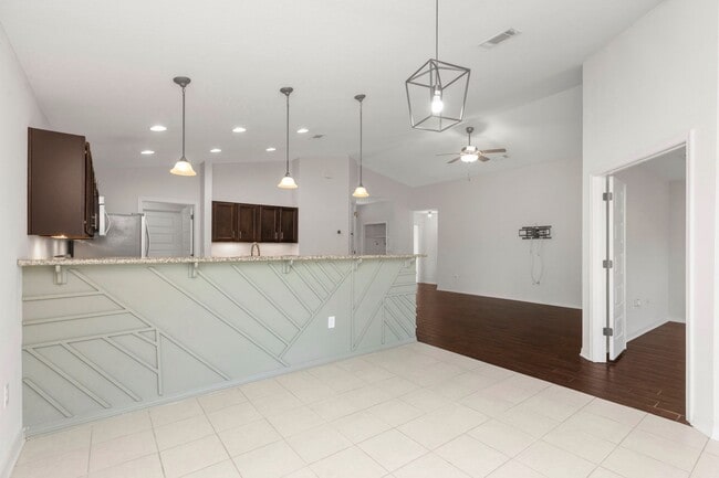 Foto del edificio - Available March 2nd