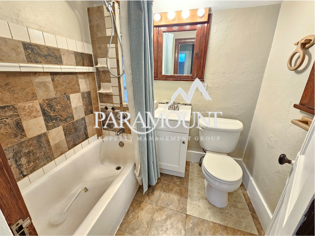 Foto del edificio - 5 Bedroom Corner Lot Home in Bremerton!