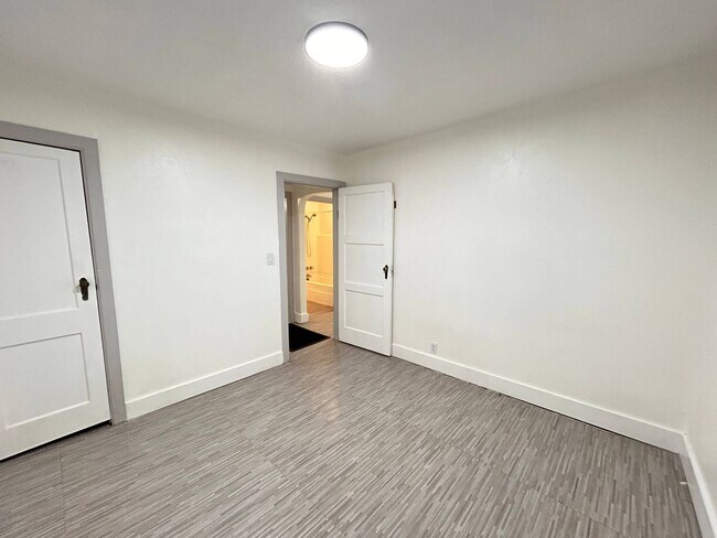 Foto del edificio - 105 E Parkwood Dr