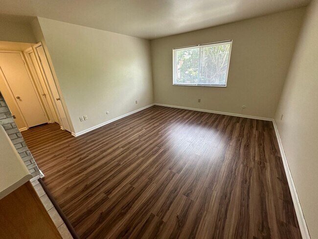 Foto del edificio - 300 E 16th Ave