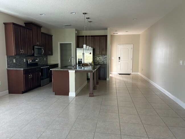 Building Photo - 5567 Estero Loop
