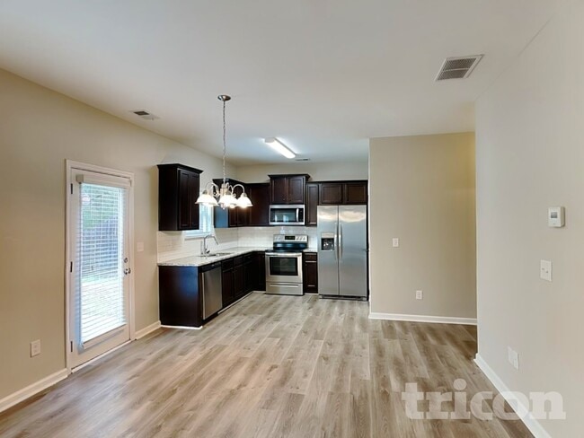 Building Photo - 203 Magnaview Dr