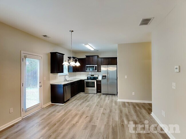 Foto del edificio - 203 Magnaview Dr