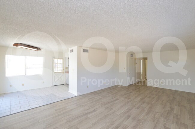 Building Photo - Very nice 2 bedroom and 2 bathroom home!