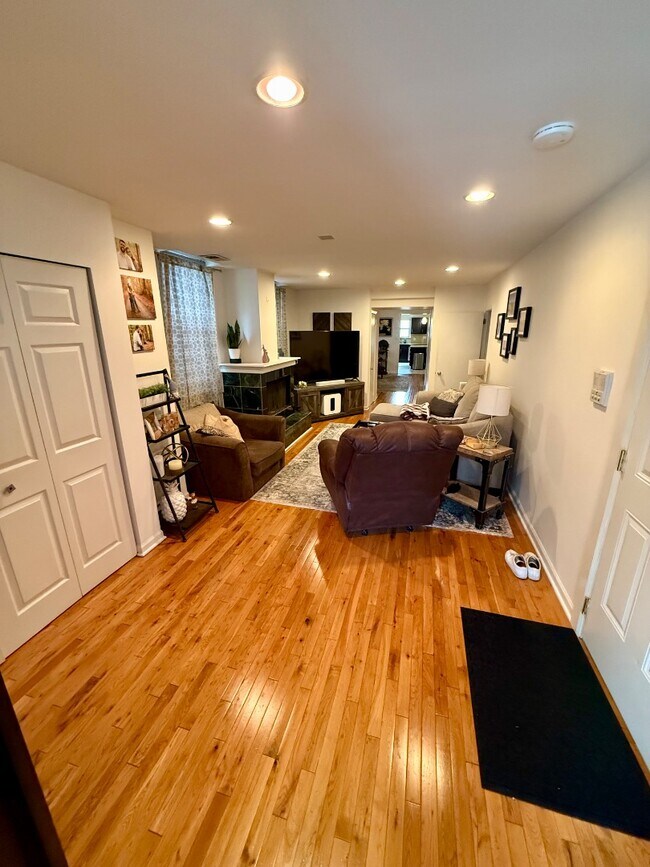 Foto del edificio - 1455 W Henderson St