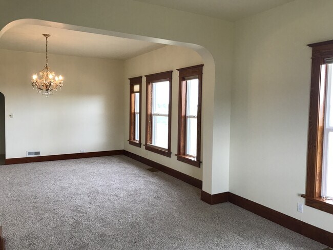 Foto del edificio - One of a kind ranch home with lake mountain views!