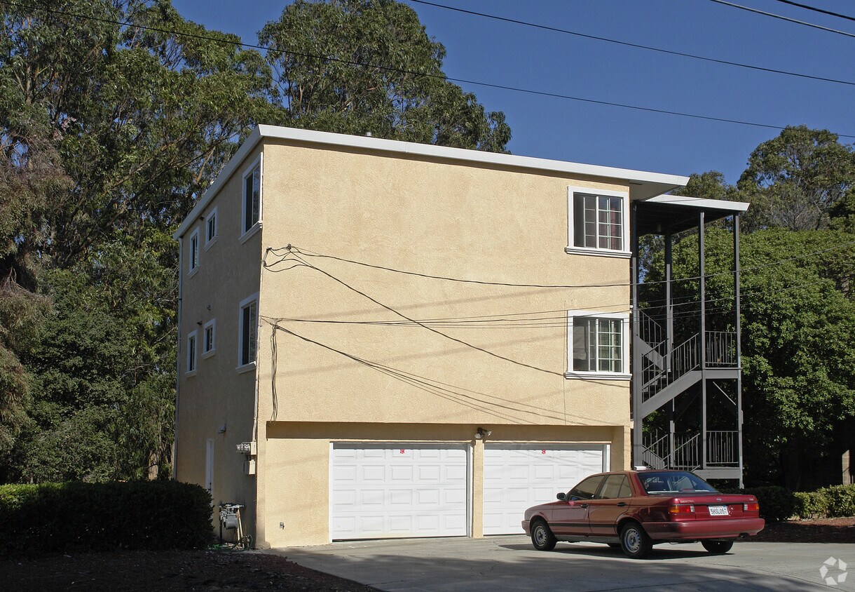 Building Photo - 1801 Brentz Ln