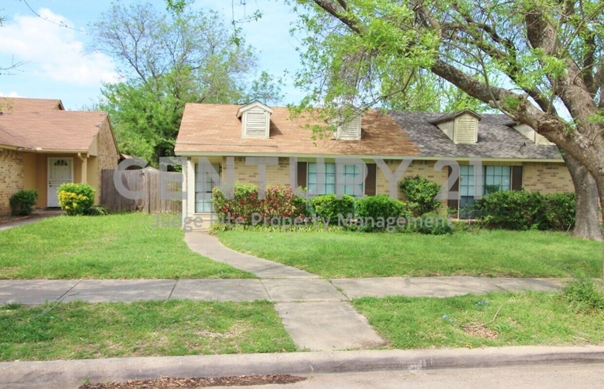 Foto principal - Delightful 2/1 Duplex In Duncanville ISD F...