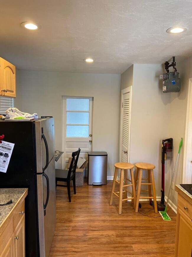 Foto del edificio - HOT NORTH END LISTING!!!!