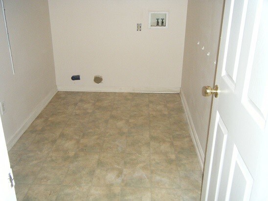 Building Photo - 819 Waterfield Dr