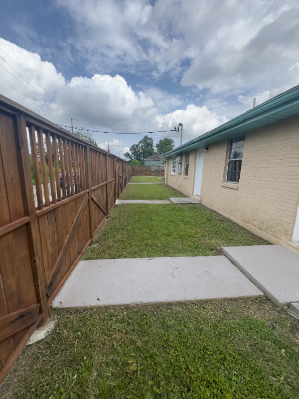Building Photo - 2238 Reynes St