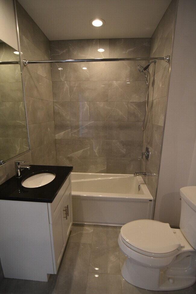 Foto del edificio - 4645 N Malden St