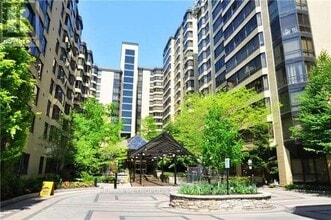 Building Photo - 280 Simcoe St