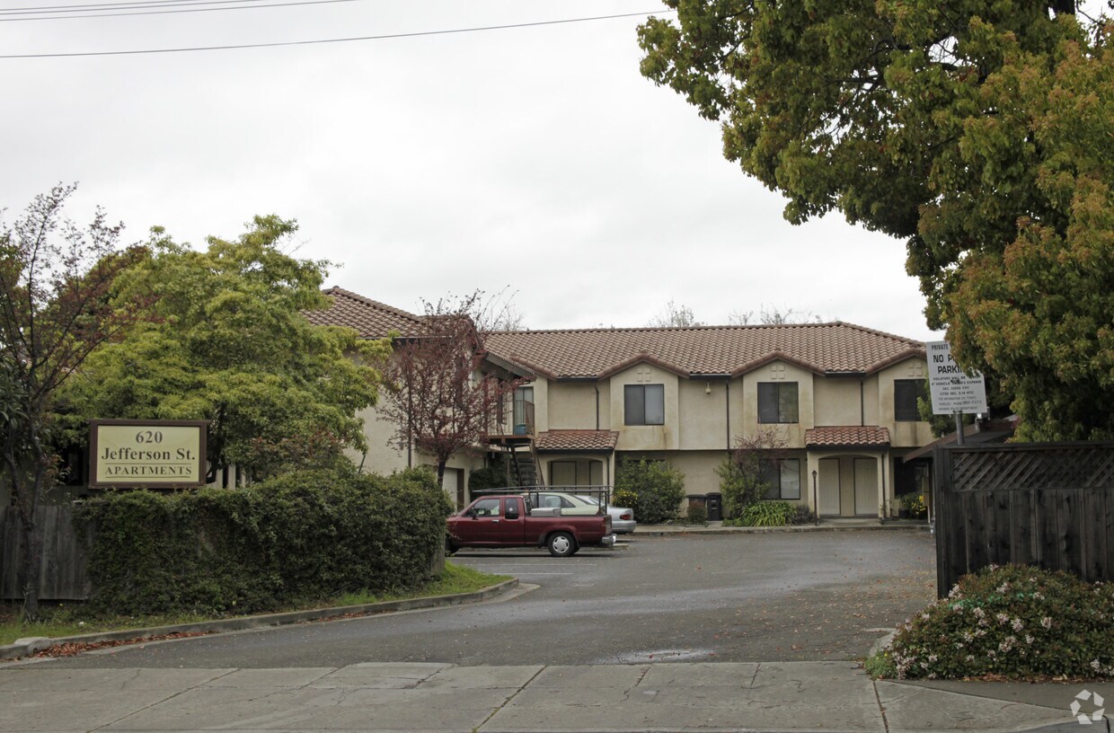 Primary Photo - Jefferson St Apartments
