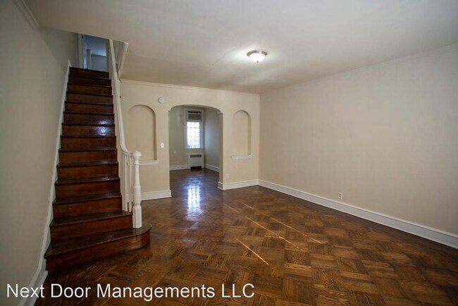 Building Photo - 3 br, 1 bath House - 5235 North Hutchinson...