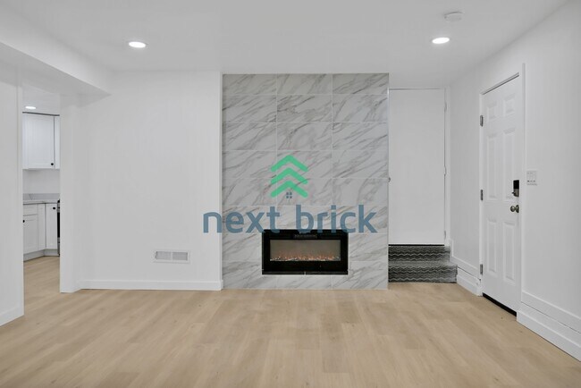 Foto del edificio - Charming 2-Bed Gem with Spacious 1500 sq ft Layout in Seattle's Vibrant Neighborhood!