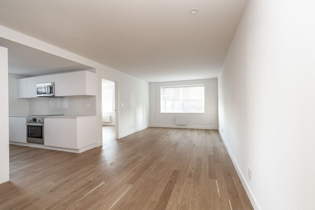 Building Photo - 49 St Clair Ave W