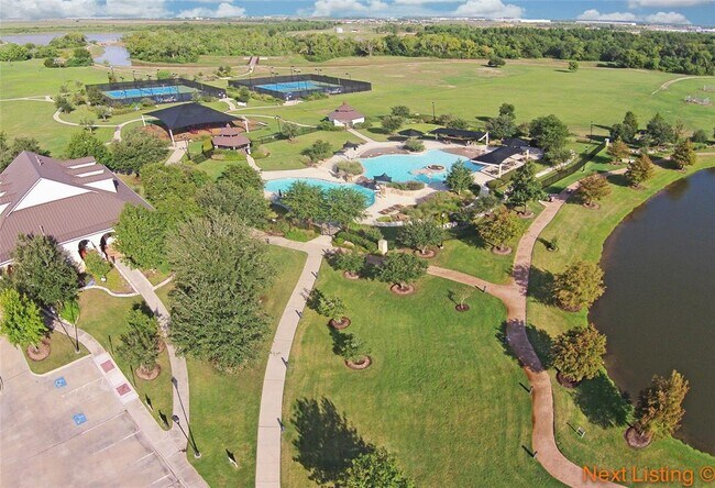 Foto del edificio - 28226 Chalet Park Dr