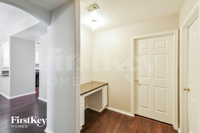 Foto del edificio - 9407 Raton Falls