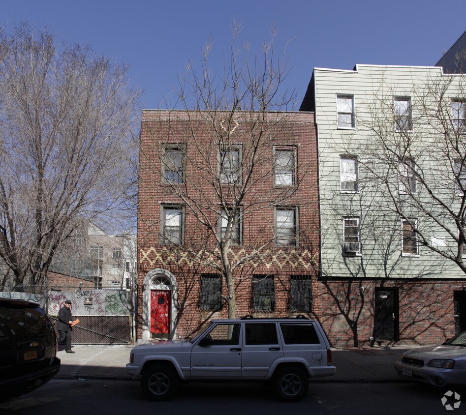 Building Photo - 99 Meserole St
