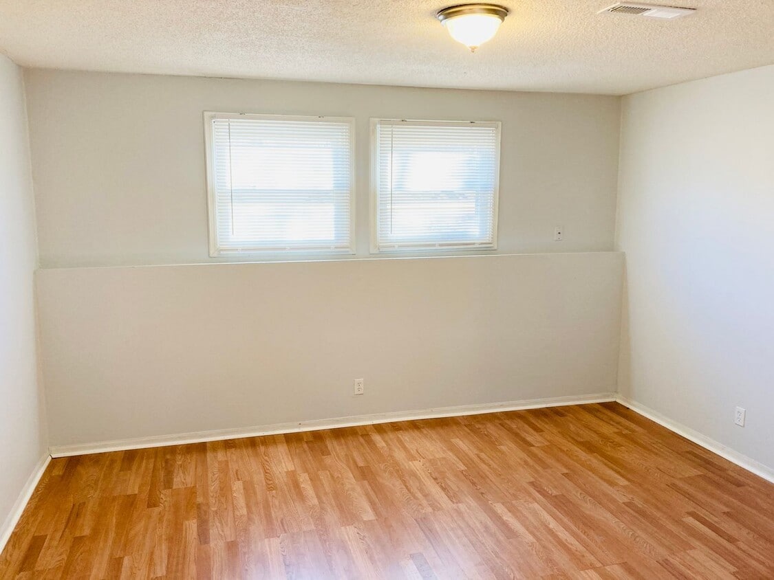 Primary Photo - Great Two Bedroom Apartment