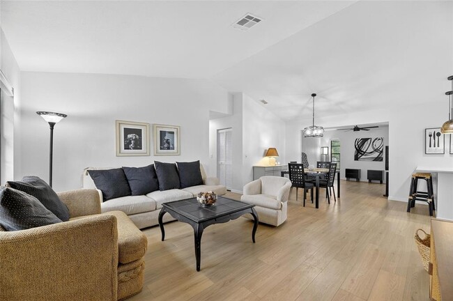 Building Photo - 8137 English Elm Cir