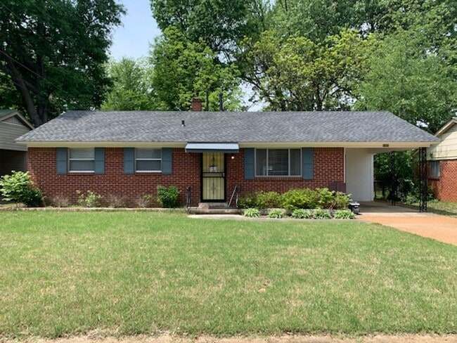 Beautiful Home in Colonial Acres! - Beautiful Home in Colonial Acres!