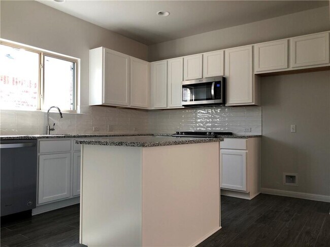 Foto del edificio - 1744 Cherokee Nation Trail