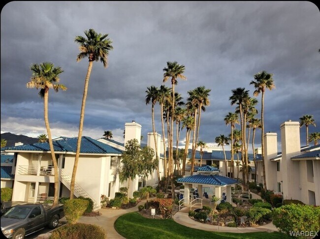 Foto del edificio - 1800 Club House Dr