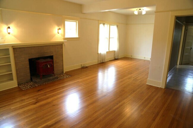Building Photo - 3 bed 2 bath on OSU Campus