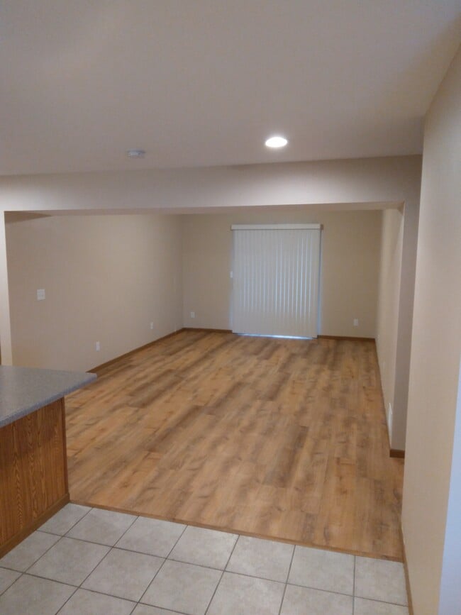 Building Photo - 931 Minns Dr