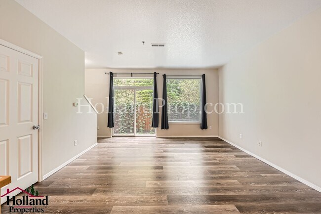 Foto del edificio - Beautiful 3 Bed / 2 Bath home in Hillsboro NEW PRICE at $1,750 plus Special $150 credit on your f...