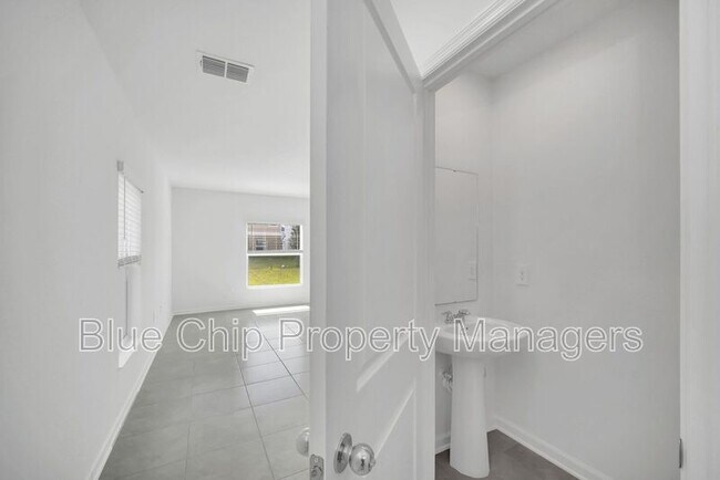 Foto del edificio - 1623 Reservoir Pl